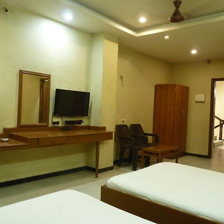 Nanda Lodge Mettuppalaiyam  Bagian luar foto
