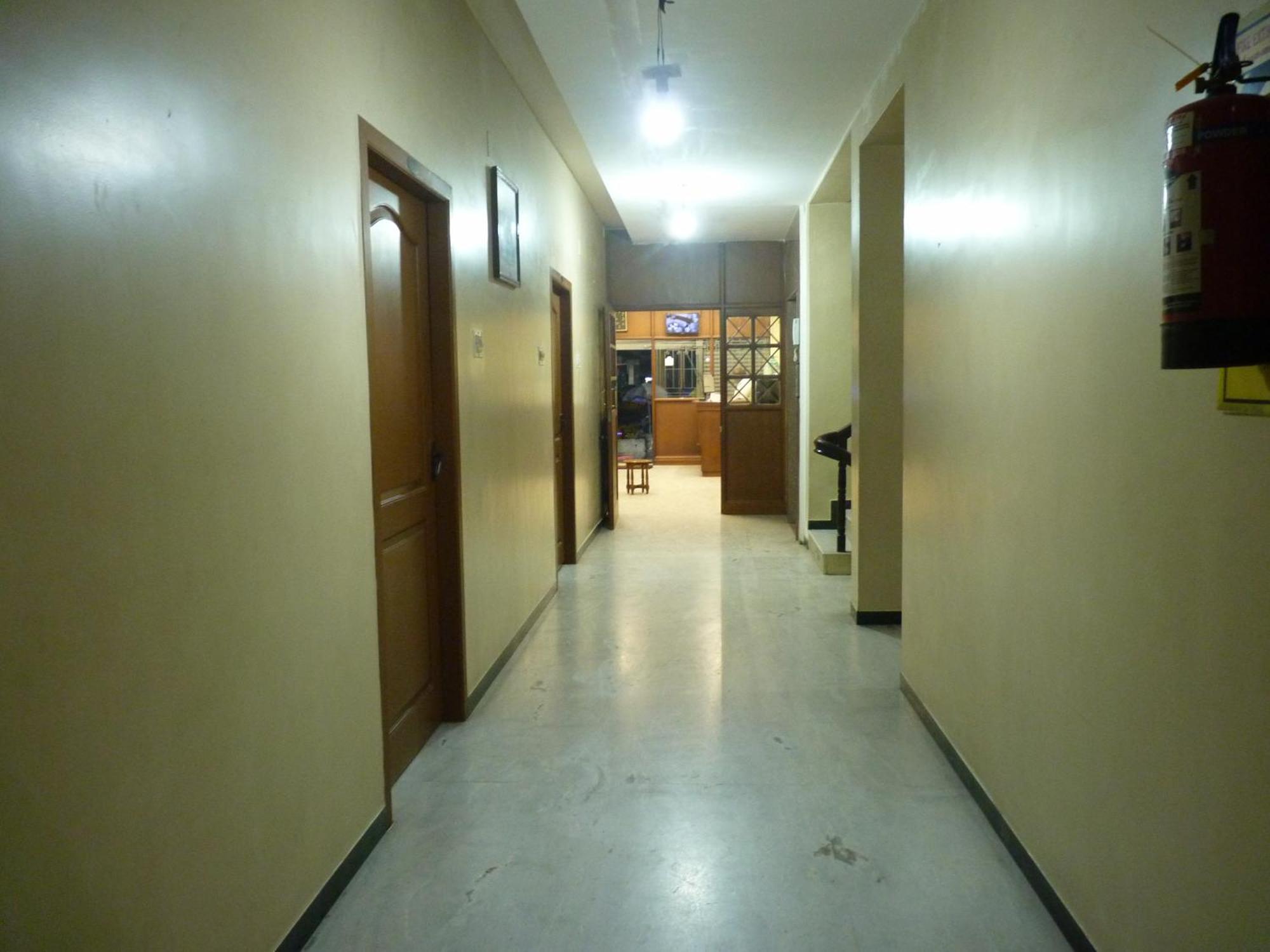 Nanda Lodge Mettuppalaiyam  Bagian luar foto