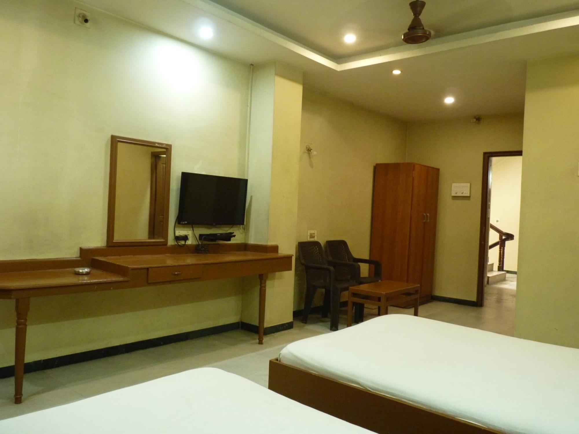 Nanda Lodge Mettuppalaiyam  Bagian luar foto