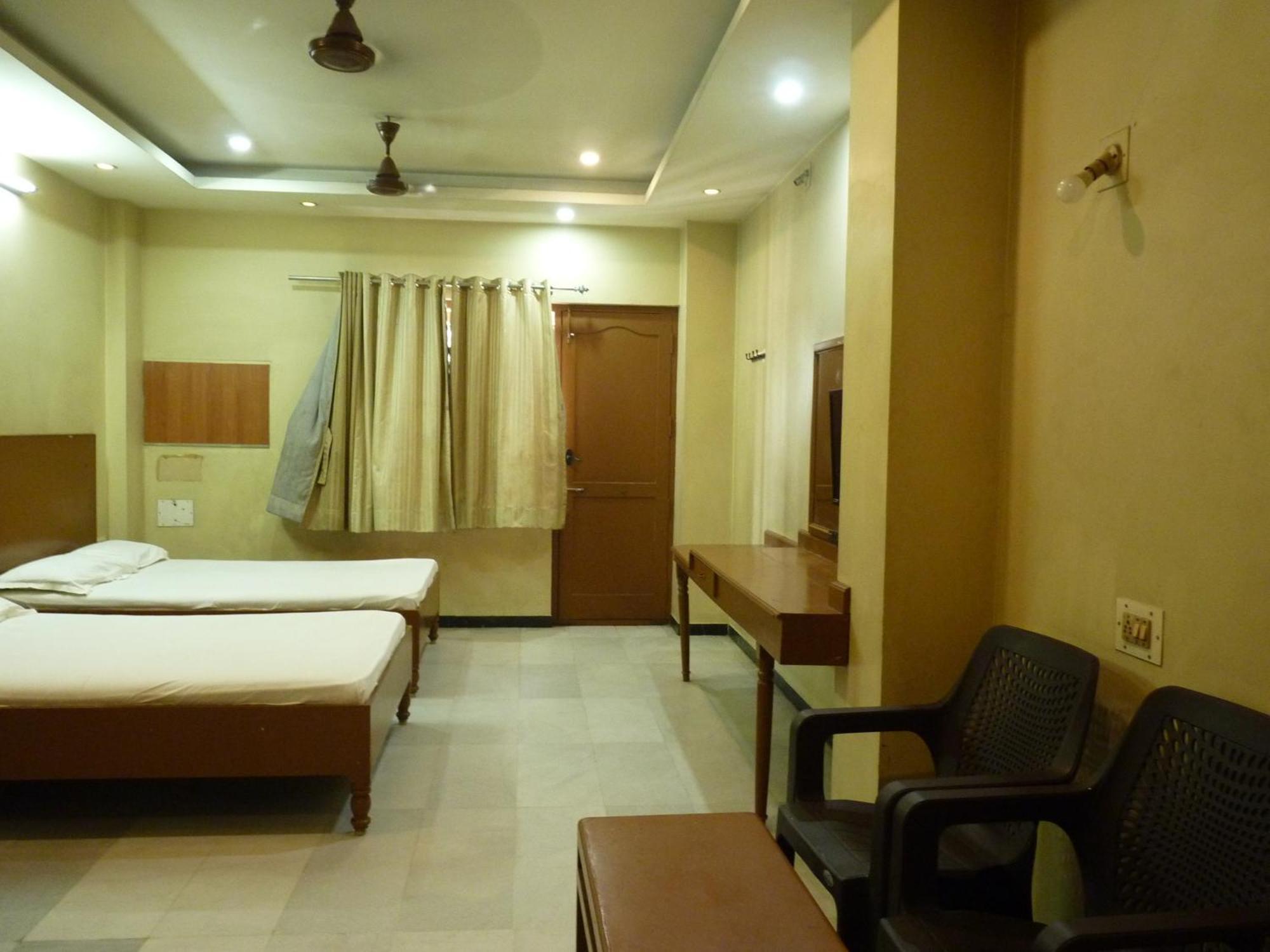 Nanda Lodge Mettuppalaiyam  Bagian luar foto