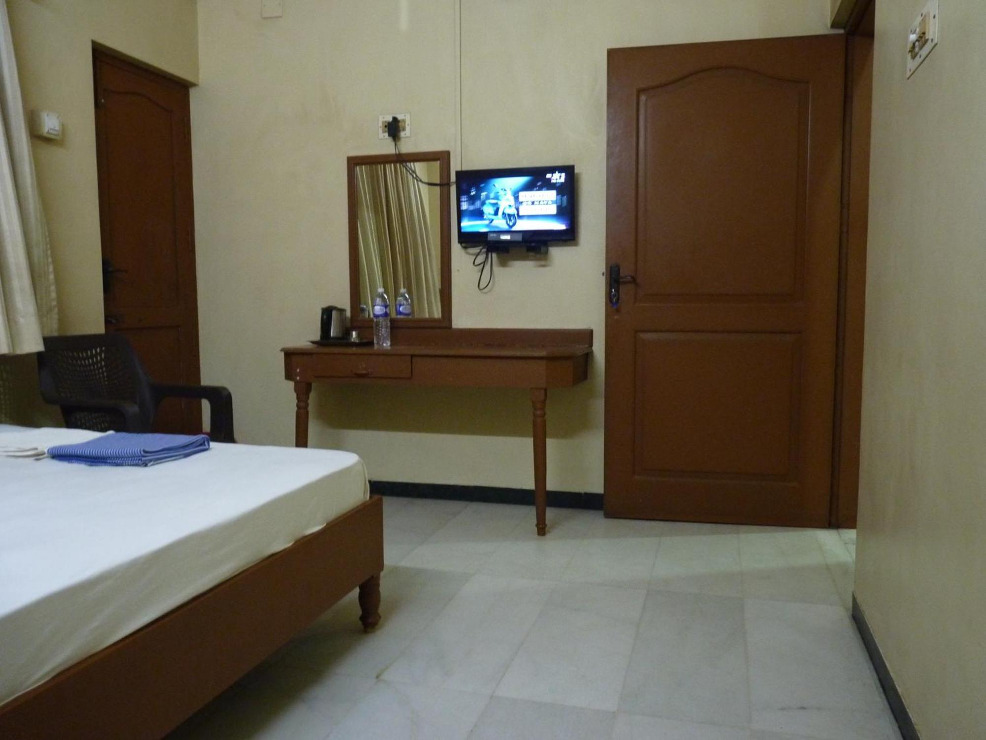 Nanda Lodge Mettuppalaiyam  Bagian luar foto