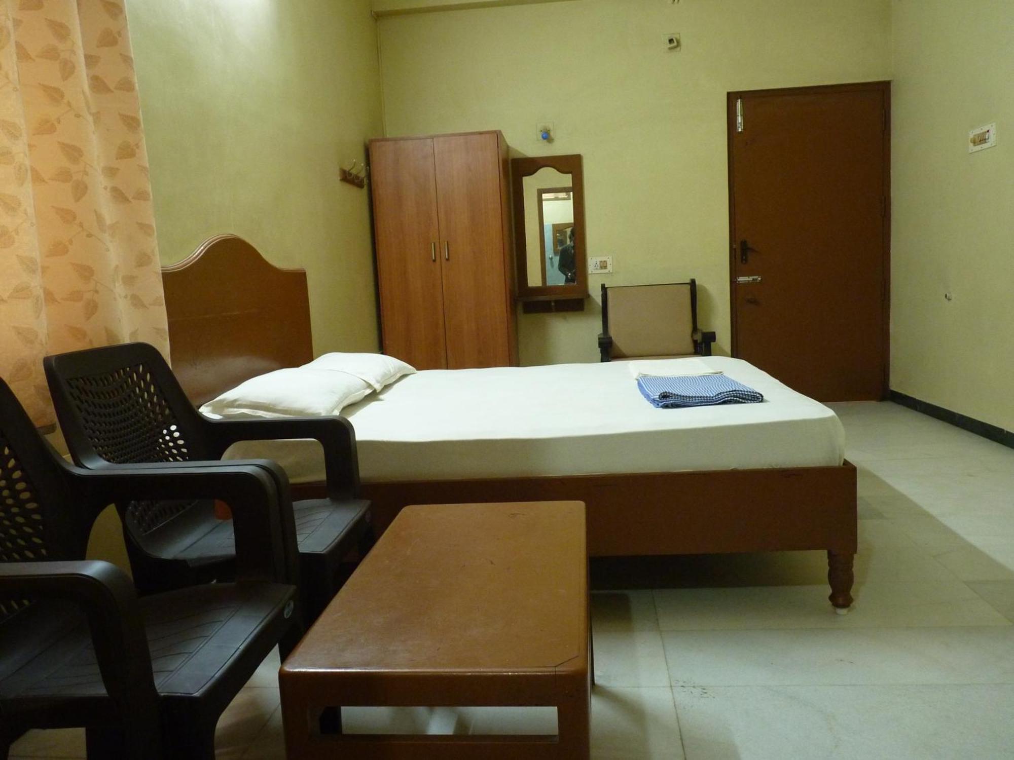 Nanda Lodge Mettuppalaiyam  Bagian luar foto