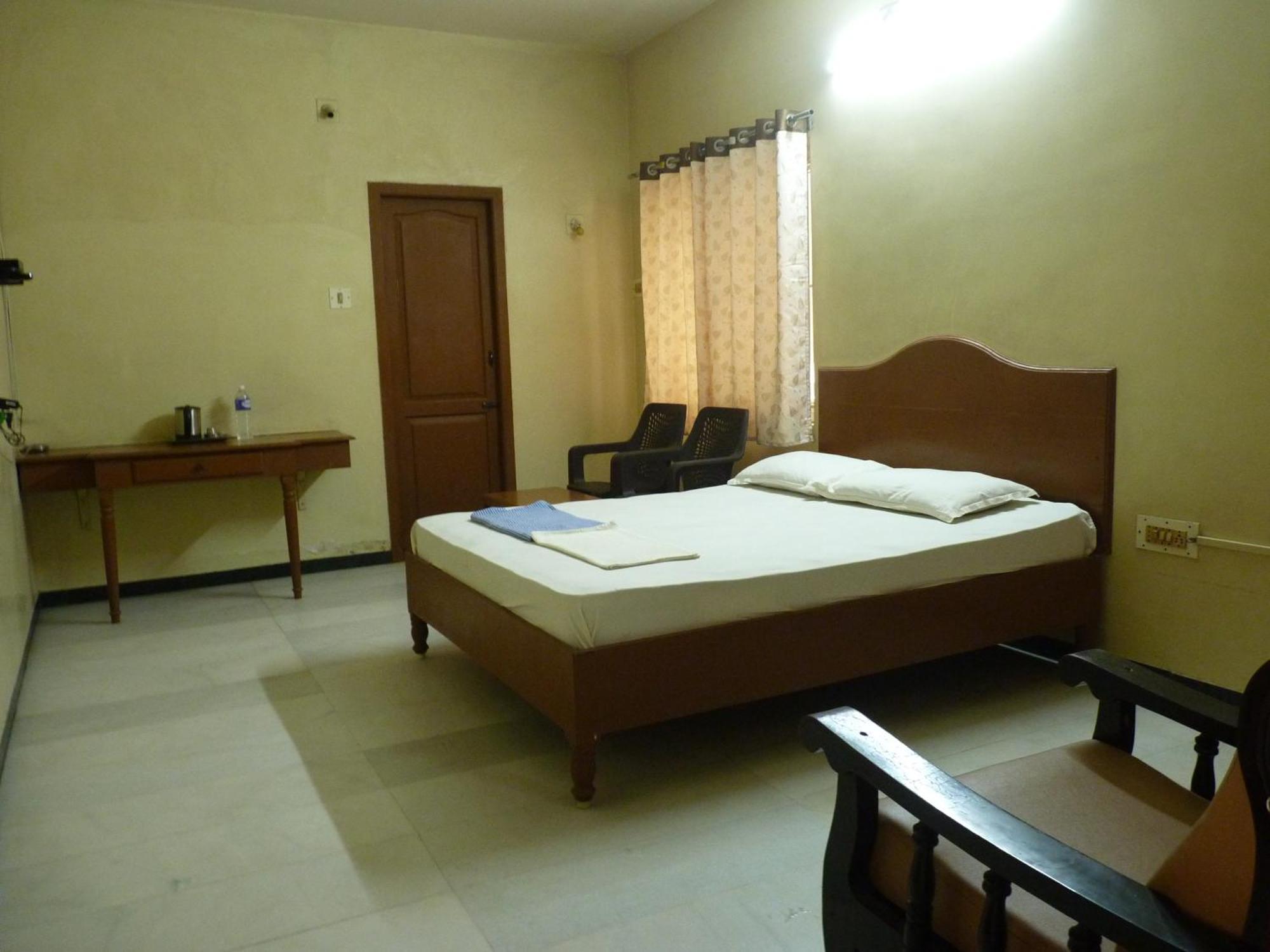 Nanda Lodge Mettuppalaiyam  Bagian luar foto
