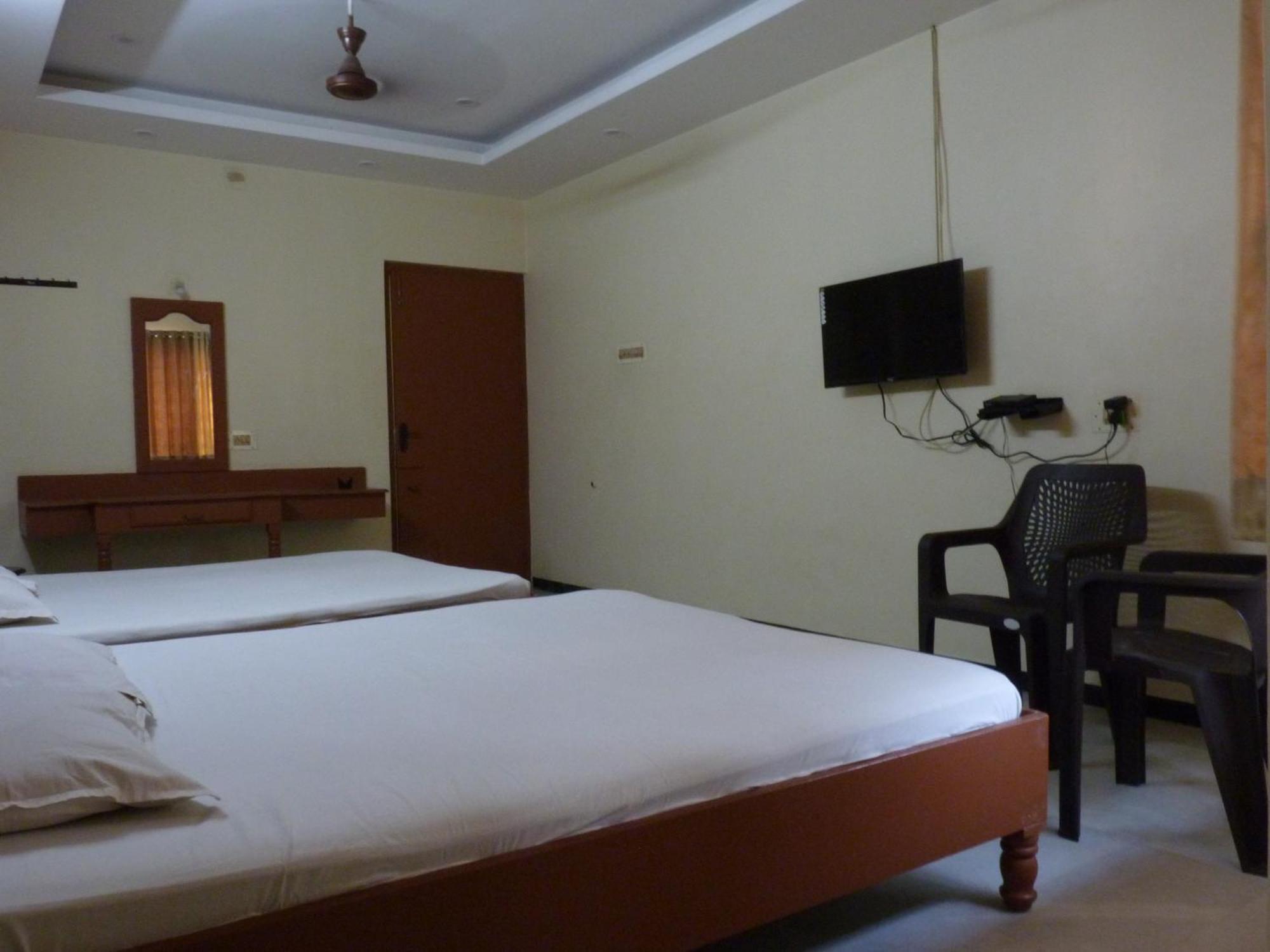 Nanda Lodge Mettuppalaiyam  Bagian luar foto